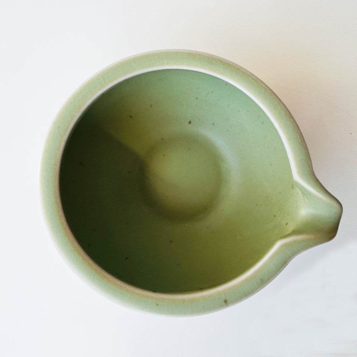 Matcha bowl with pouring spout (Chawan)